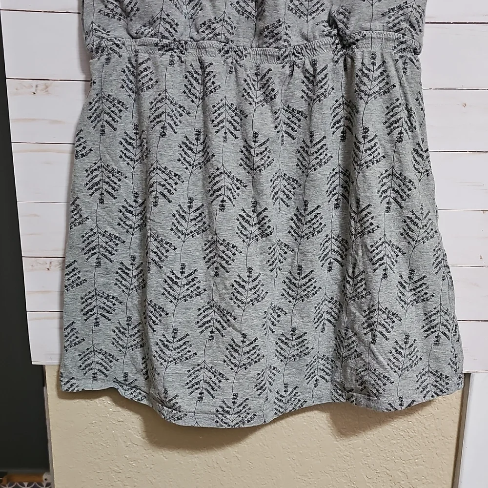 Gray Leaf Pattern Nursing Tank Top - Picture 3 of 8